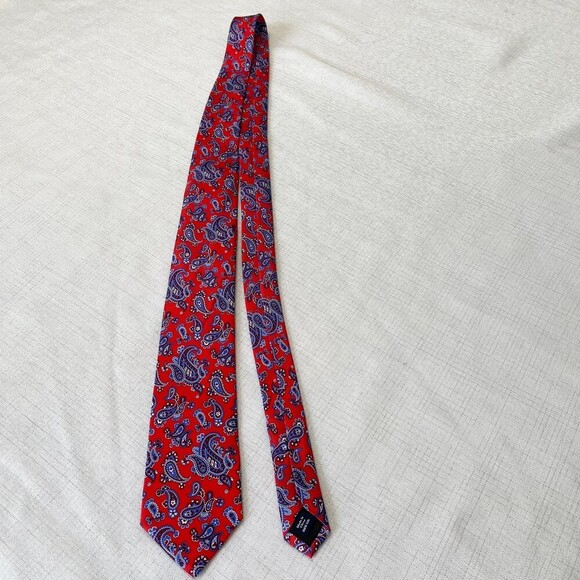 Croft&Barrow Paisley silk Tie. Red - Picture 5 of 8